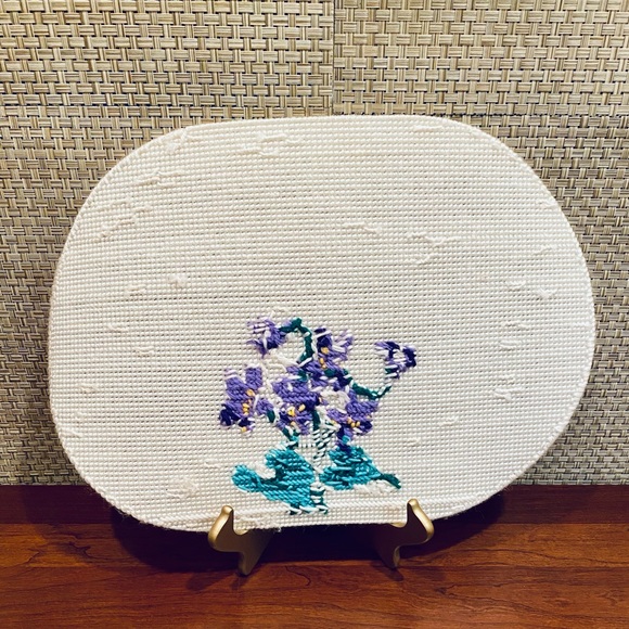 🌟HP🌟NWOT Handmade Needlepoint Floral Placemats 4 - Picture 7 of 8